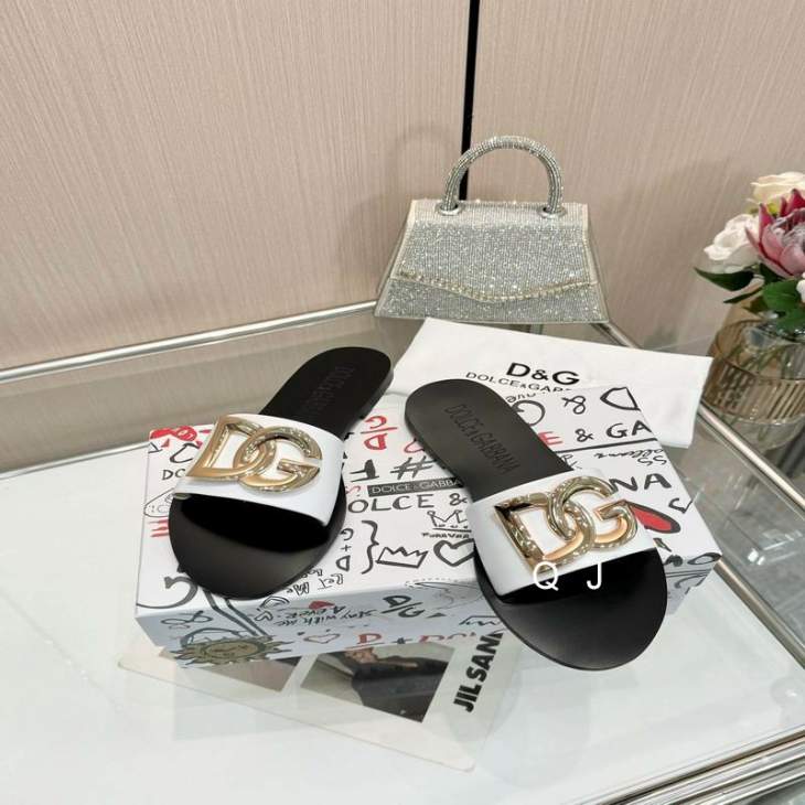 Picture of Dolce Gabbana Slippers _SKUDGsz35-40XJ06012808